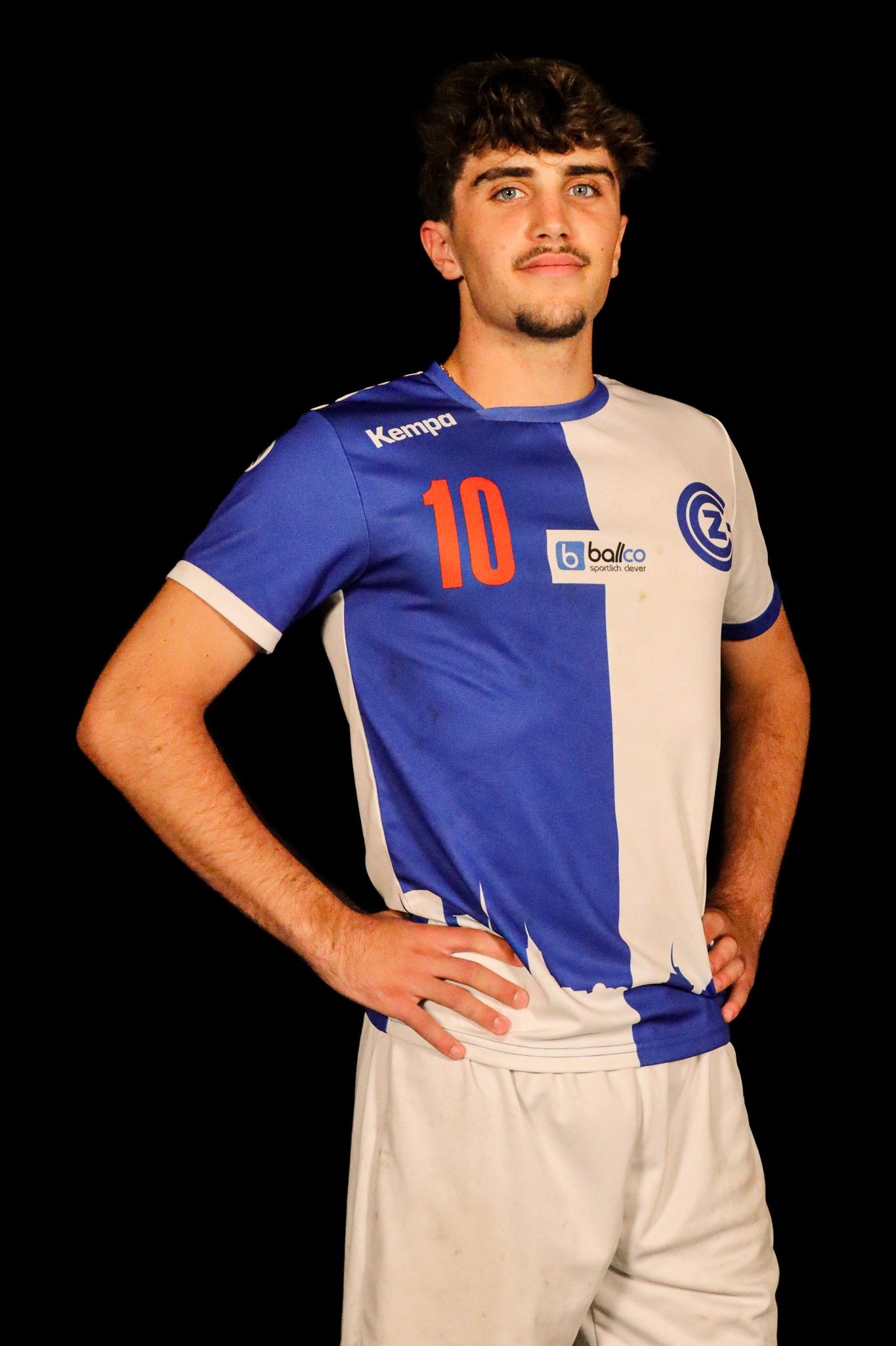 U19 8 U19L Portrait 2