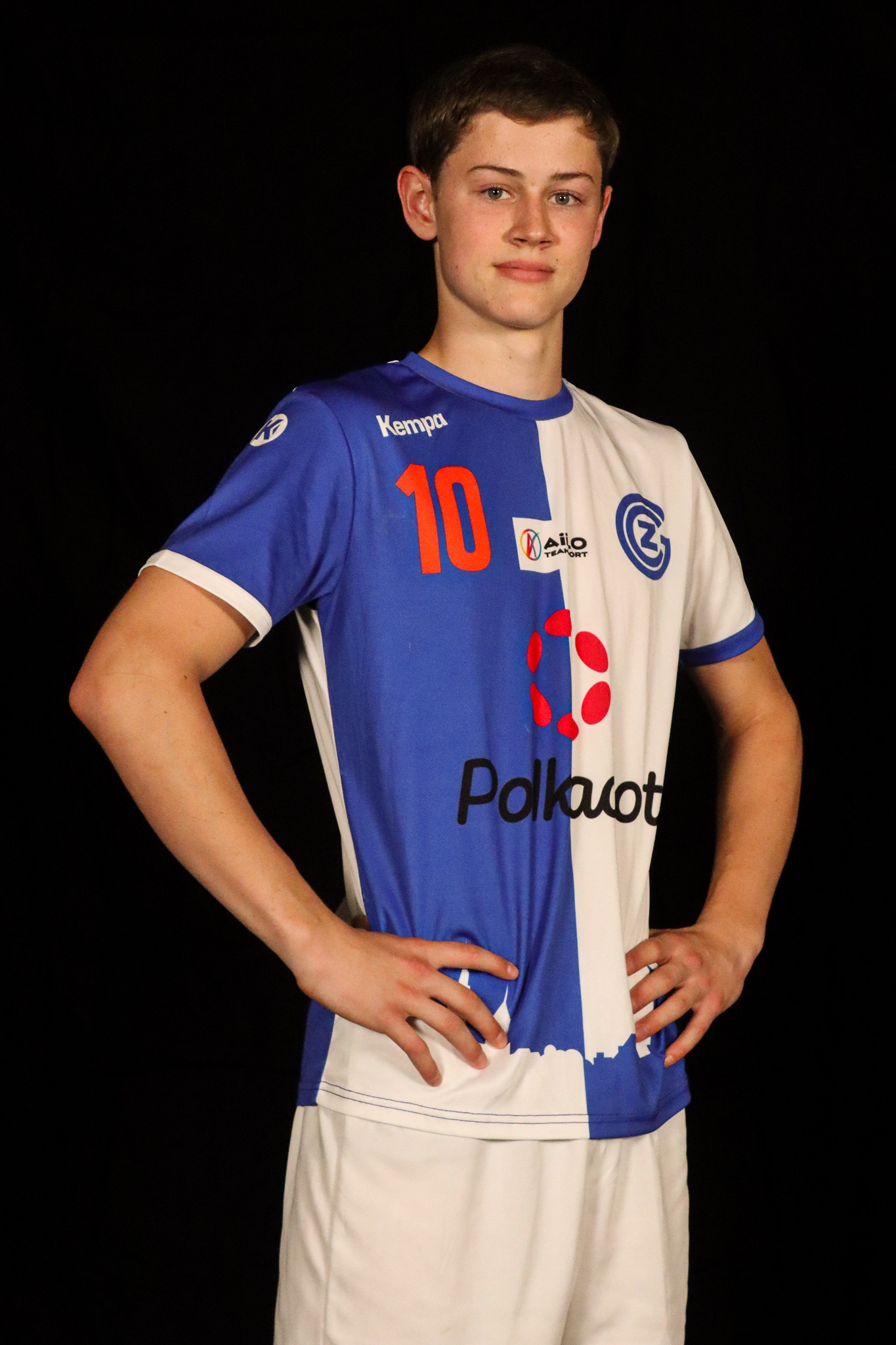U19 9 U19L Portrait 3 2