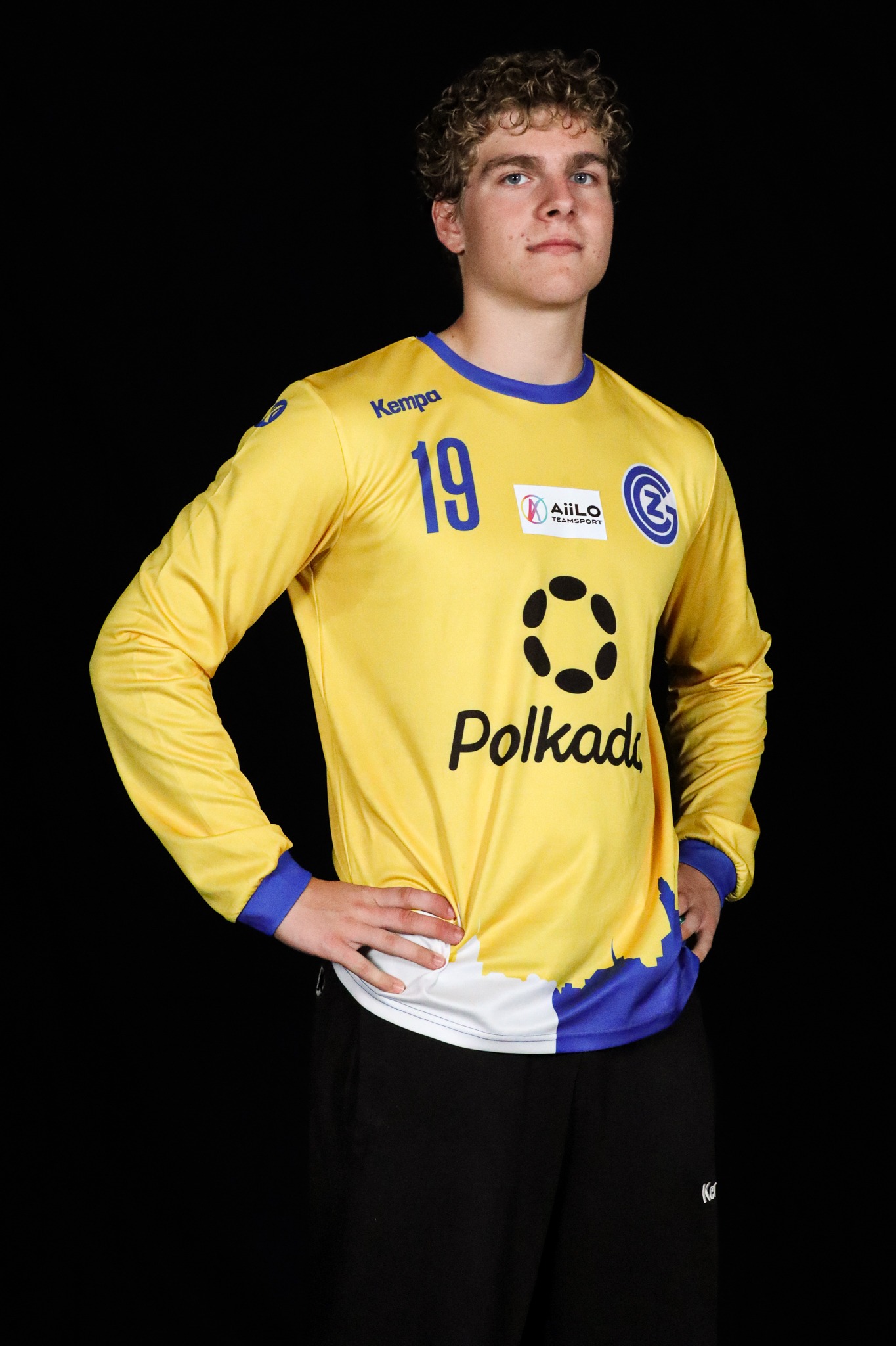 U19 10 U19L Portrait 3